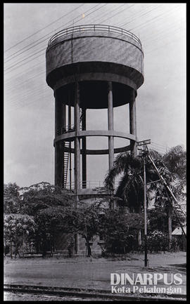 Mercu menara tempat persediaan air minum untuk penduduk kota Pekalongan Agustus 1954_Sumber : ANR...